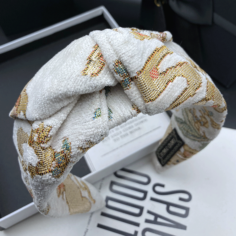 Fashionable Embroidery Hairpin - Embroidery Zone review and price